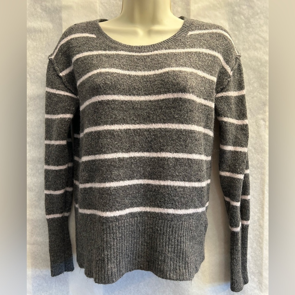 H&M Grey and White Striped Women’s Sweater Sz-XS. CC2